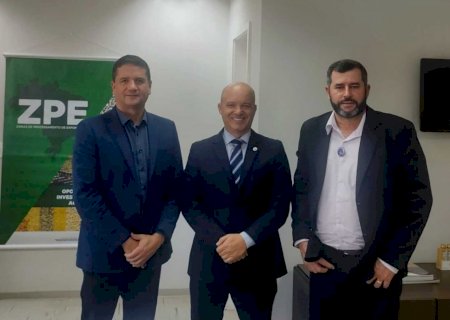 Secretários de Caarapó são recepcionados por Clóvis Cintra  em Brasília