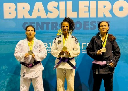 Mesmo lesionada atleta de Caarapó fica em segundo lugar em competição de Jiu-Jitsu