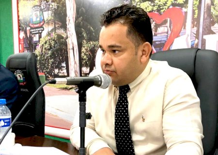 Isvan Araújo preside duas sessões consecutivas na Câmara de Caarapó