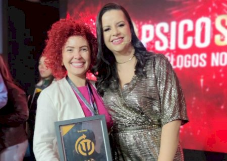 Psicóloga de Caarapó é premiada em São Paulo por desempenho profissional