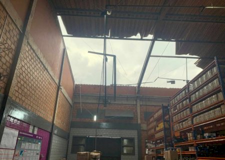 Ventos fortes causam destruição na sede da indústria Raízen em Caarapó