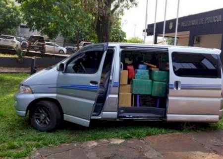 Dupla é flagrada transportando 1,7 tonelada de maconha em Van entre Caarapó e Dourados na BR-163