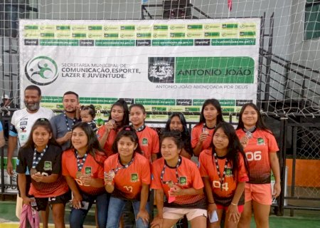 Equipe de futsal da Escola Yvy Poty fica em 3º lugar em competição na cidade de Antônio João