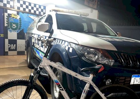 Jovens são presos e bicicleta furtada de loja é recuperada pela PM de Caarapó