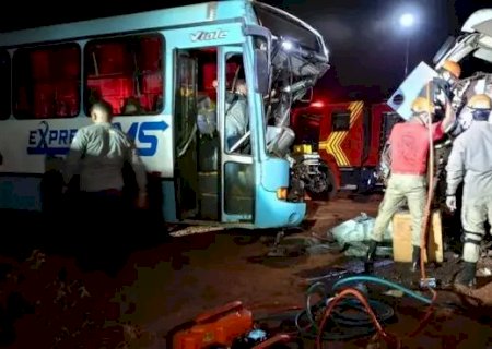Morre sengunda vítima de acidente entre caminhão e ônibus em  Maracaju