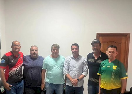 Presidente da Federação de Futsal do MS visita o prefeito de Caarapó