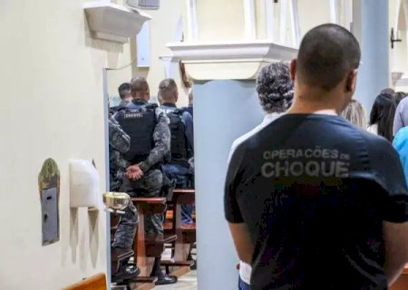 Policiais lotam igreja para última homenagem a capitão do Choque