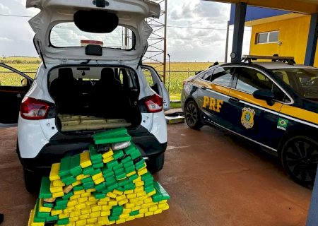 PRF prende homem e apreende veículo com quase 130 kg de drogas em Caarapó