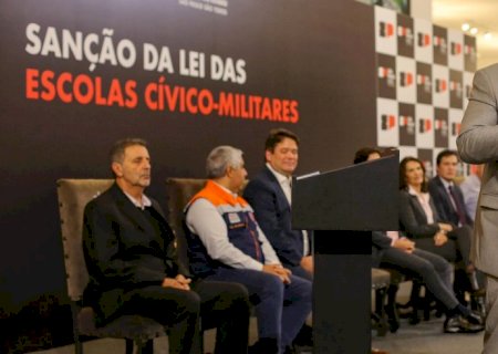 Tarcísio sanciona lei que cria escolas cívico-militares em SP