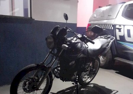 Motocicleta é apreendida e jovem é preso após ser flagrado realizando manobras perigosas em Caarapó>