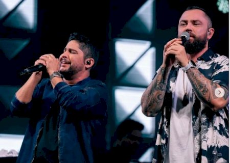Jorge e Mateus interrompem show após fã jogar celular no palco