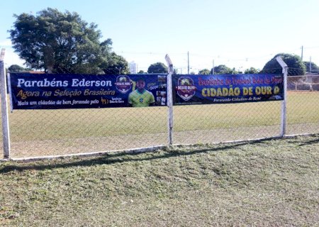 Prestes à se apresentar na Seleção, Éderson é homenageado em campo de Campo Grande