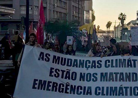 Eco pelo Clima faz protesto e acusa governo gaúcho de descaso