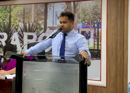 Isvan Araújo vota favorável  projeto que beneficia universitários
