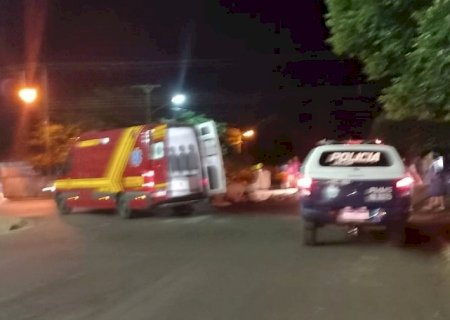 Acidente entre carro e bicicleta deixa mulher ferida em Caarapó