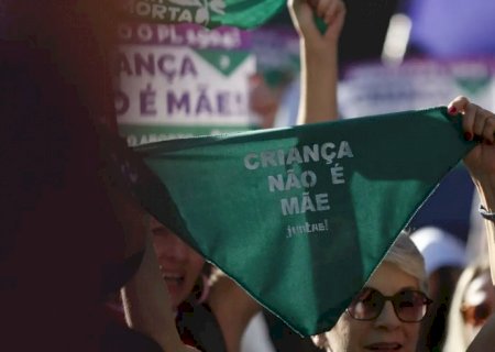 Manifestantes protestam contra PL do Aborto no Rio e em São Paulo