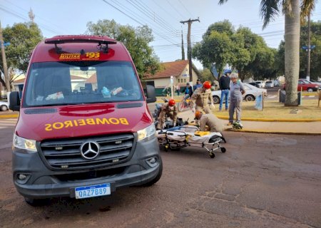 Acidente entre carro e moto na área central de Caarapó deixa mulher ferida>