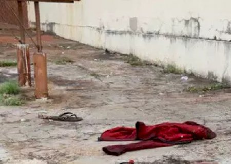 Mulher mata moradora de rua a facadas no rosto por ciúmes em Campo Grande