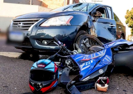 Motociclista é lançado a cinco metros ao ser atingido por carro  em Campo Grande