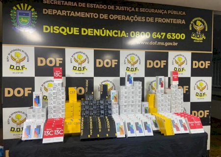 DOF apreende mais de 200 celulares que estavam na  carroceria de uma carreta em Caarapó