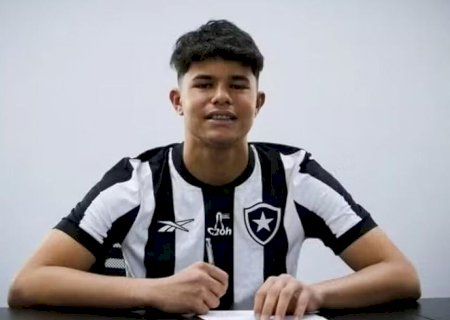 Bruninho, filho de Eliza Samúdio, assina contrato com o Botafogo