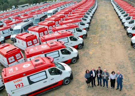 Lula entrega 280 novas ambulâncias para a frota do Samu>