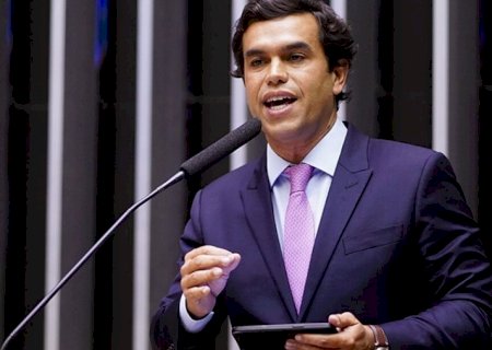 Agora bolsonarista raiz, Beto Pereira vota contra orientação de Riedel