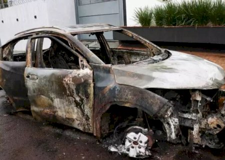 Carro usado por atirador é encontrado queimado a 8 km de local de execução em Campo Grande