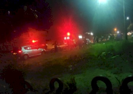 Acidente entre carro e moto na noite desta quarta-feira deixa jovem ferido em Caarapó