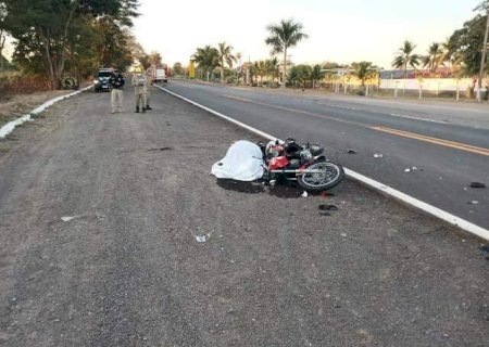 Motociclista morre em acidente em Miranda e condutor de carreta foge