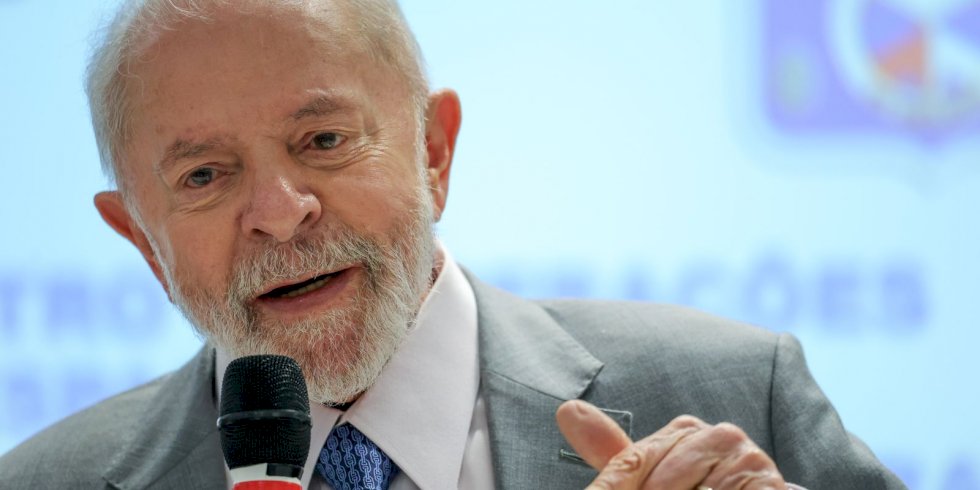 Lula critica privatizações de empresas públicas em visita à Telebras