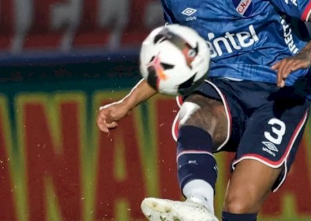 Morre zagueiro Juan Izquierdo, 5 dias após desmaio durante jogo em SP