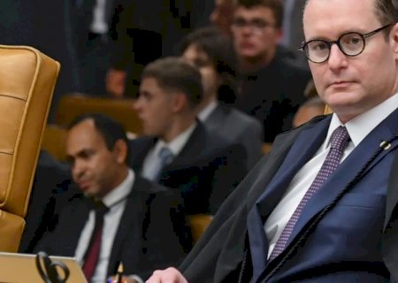Zanin toma posse no cargo de ministro substituto do TSE