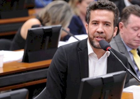 PF indicia deputado Janones por suspeita de esquema de "rachadinha"