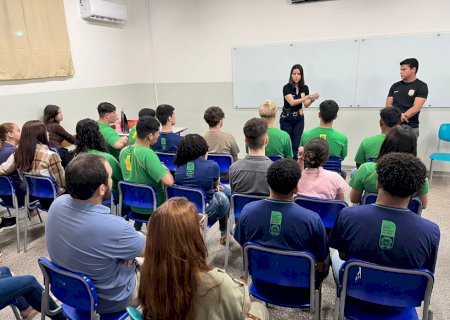 Delegados de polícia de Caarapó e Juti realizam palestra para alunos do ensino médio