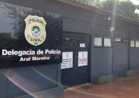 Após idoso morrer ao defender filho em briga, trio invade casa e tenta matar dois a golpes de facão em MS>