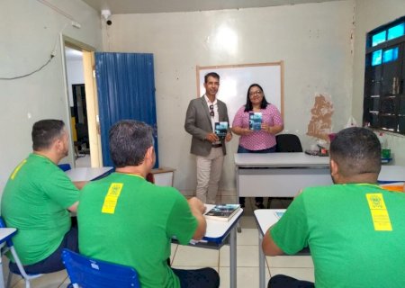 Escritor Vaner Matos participa do Projeto de Leitura no presídio de Caarapó