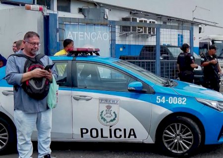 Criminosos sequestram 7 ônibus para fechar rua durante operação no Rio