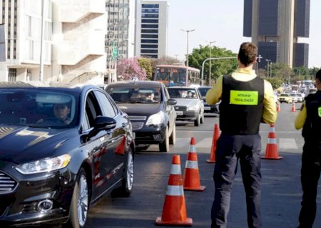 Projeto altera competências para aplicação de multas de trânsito>