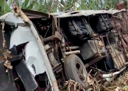 Três pessoas morrem após capotamento de trio elétrico em rodovia de Pernambuco>