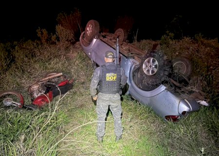 Trio capota caminhonete furtada após tentar fugir do DOF em Iguatemi>