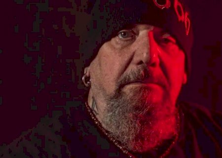 Morre Paul Di’Anno, ex-vocalista do Iron Maiden,  aos 66 anos>