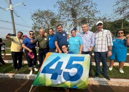 Riedel e Azambuja participam de carreata com 2 mil veículos em Maracaju