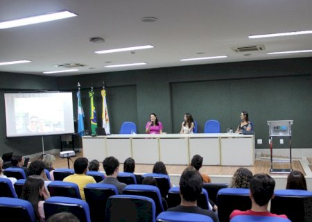 Palestra esclarece sobre prevenção dos cânceres de mama e colo do útero