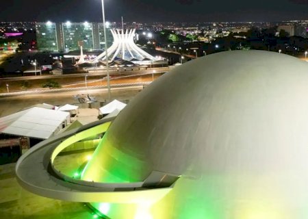 Brasília se ilumina de verde e amarelo 2 dias antes de jogo da seleção