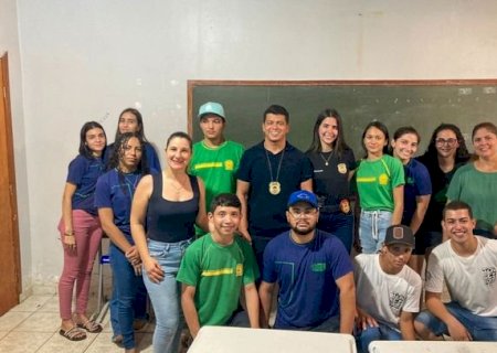 Polícia Civil realiza palestra em escola de Juti para inspirar jovens estudantes