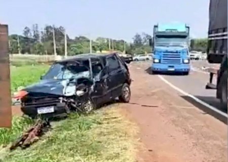 Motociclista com carretinha perde controle e morre ao bater de frente com carro em Dourados