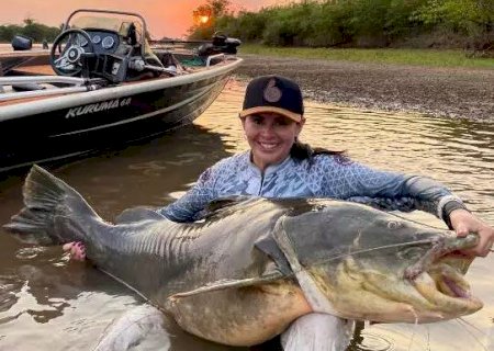 Pescadora amadora de MS fisga jaú “maior que muita gente”