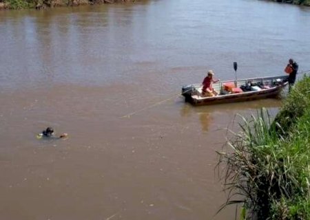 Bombeiros encontram corpo de pescador que sumiu ao tentar atravessar rio nadando em MS>