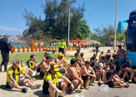 Mais de 200 torcedores do Peñarol são presos por confusão no Rio>